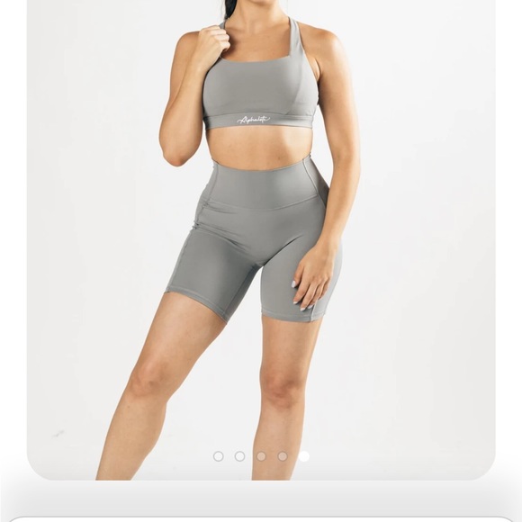 Alphalete kinetic sports bra in grey - Picture 5 of 16